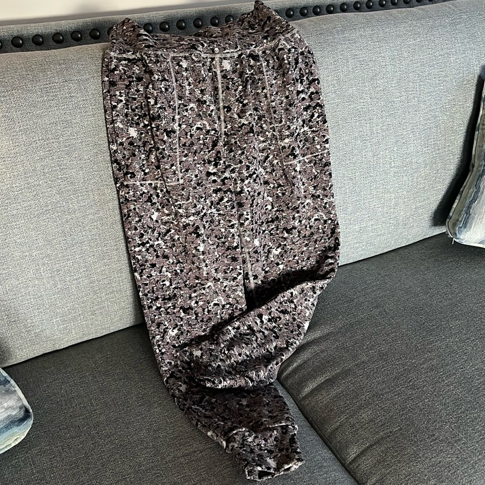 Athleta salutation joggers